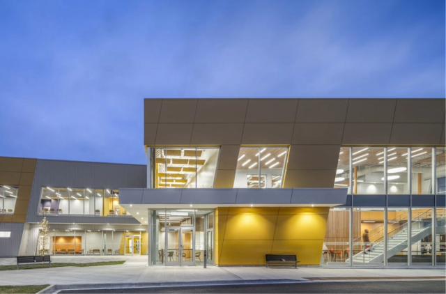 Photo of the Esperanza Health Center